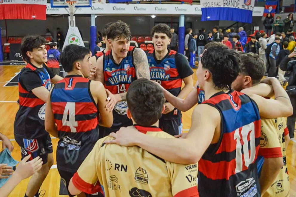 Dos triunfos en el arranque del cuadrangular para Deportivo Viedma. Fotos: Emanuel Mirenghi.