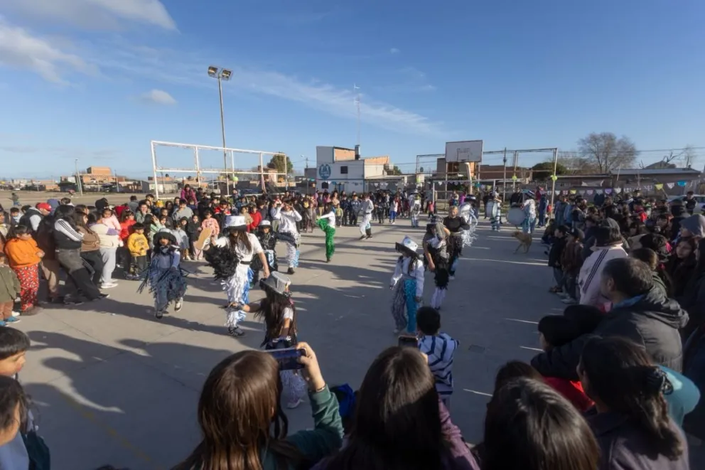 La celebración continuará el próximo fin de semana y completa así un formato que este año dejó atrás la tradicional concentración en el Parque Ferreira para acercarse a las comunidades barriales. Foto: Gentileza.