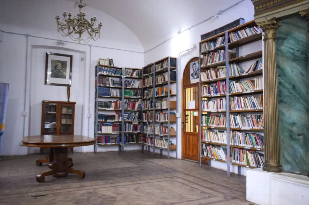 La Biblioteca Popular Bartolomé Mitre se prepara para una nueva era institucional. Fotos Vanesa Schwemmler para NoticiasNet.