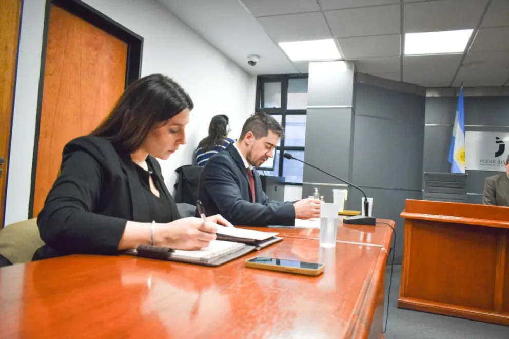 Los fiscales Rubén Negro y Bárbara Fantón en la formulación de cargos por robo en Viedma. Fotos NoticiasNet. 