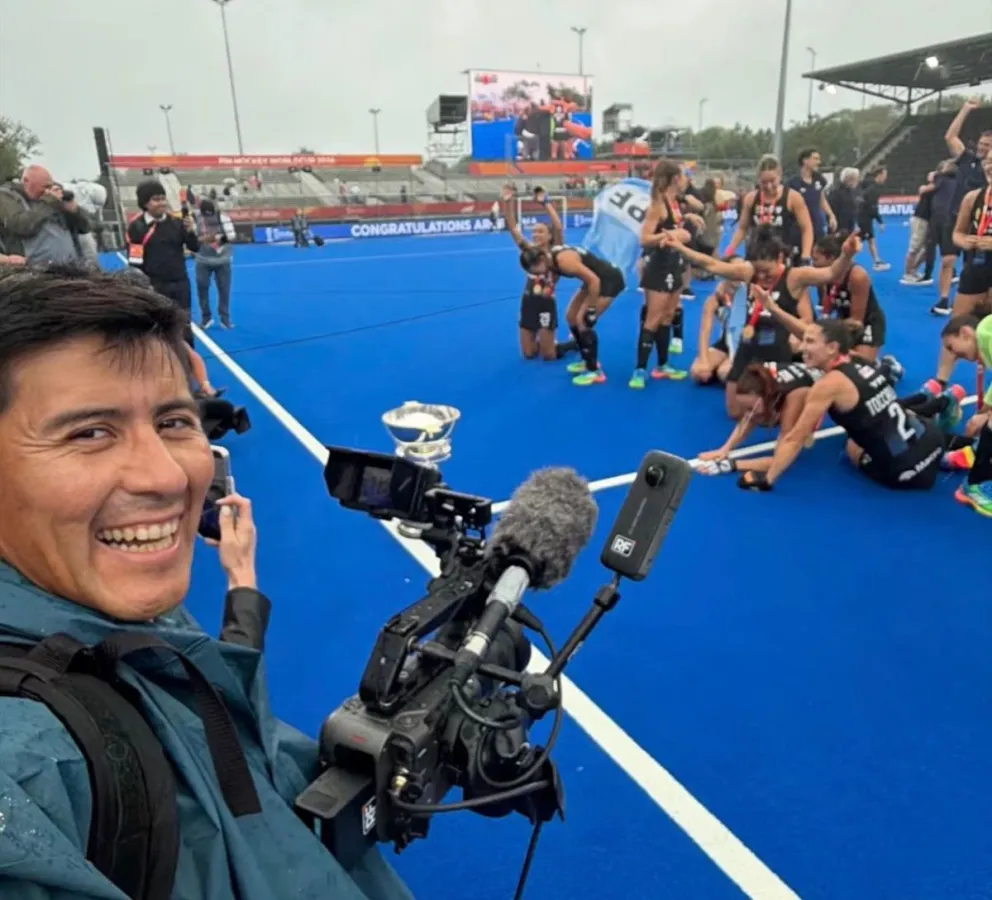 Raúl Figueroa, camarógrafo nacido en Viedma que trabaja para ESPN, en un lugar donde querían estar millones de argentinos. 