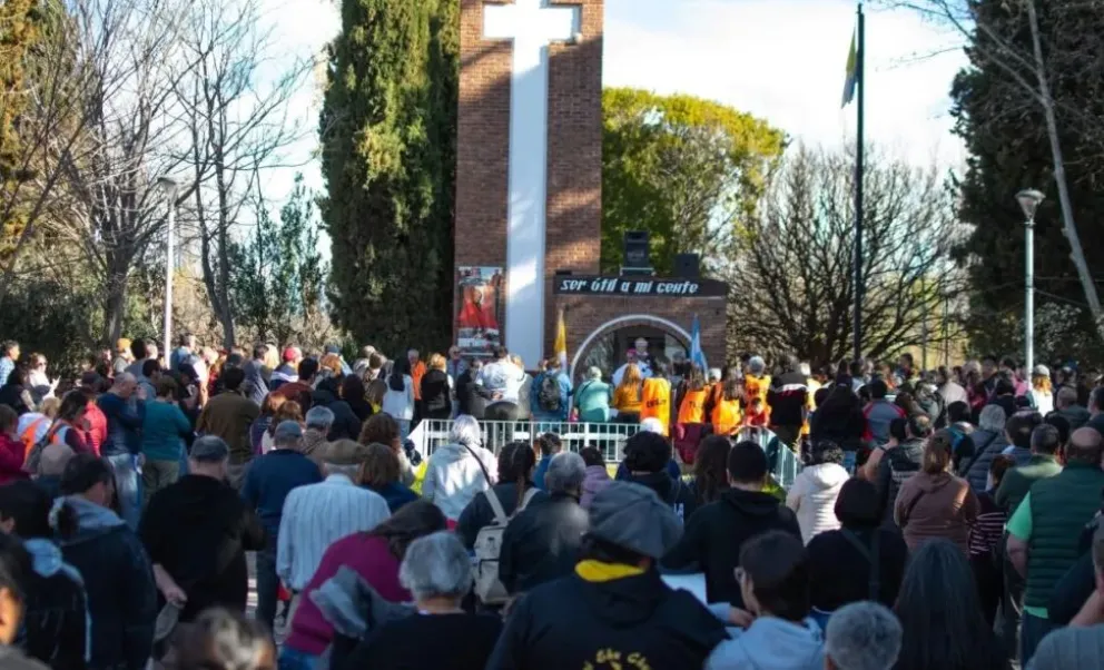 El obispo Esteban Laxague encabezó la Misa Central por el 140° aniversario de Ceferino Namuncurá. Foto: gentileza 7 en Punto.