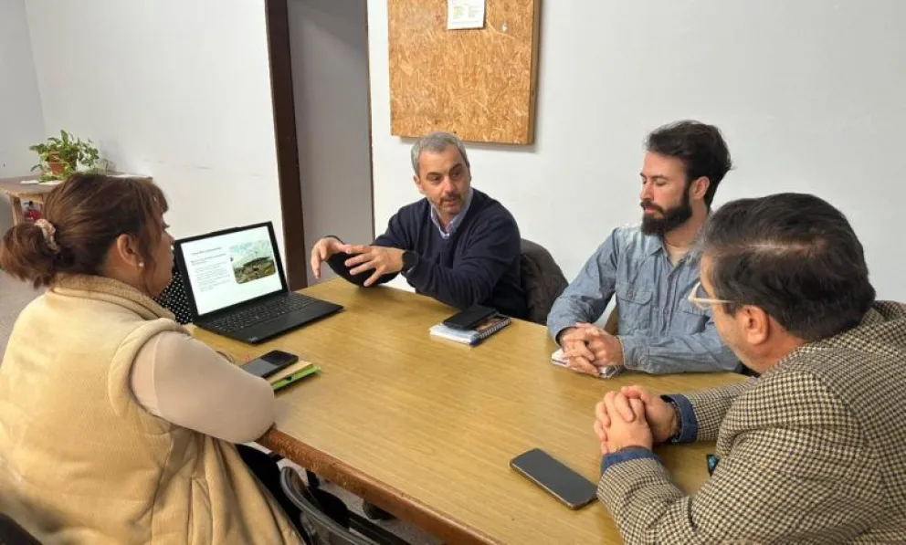 Los representantes de la empresa expusieron las características constructivas del proyecto. Foto: Gentileza.