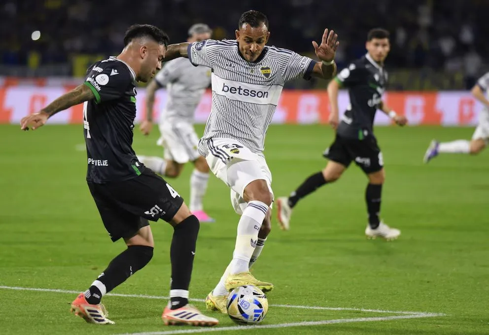El arquero colombiano Álvaro Montero fue la figura del encuentro.