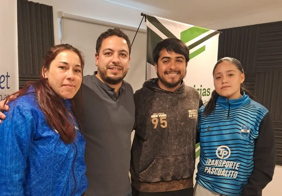 Las campeonas visitaron Radio Noticias. 
