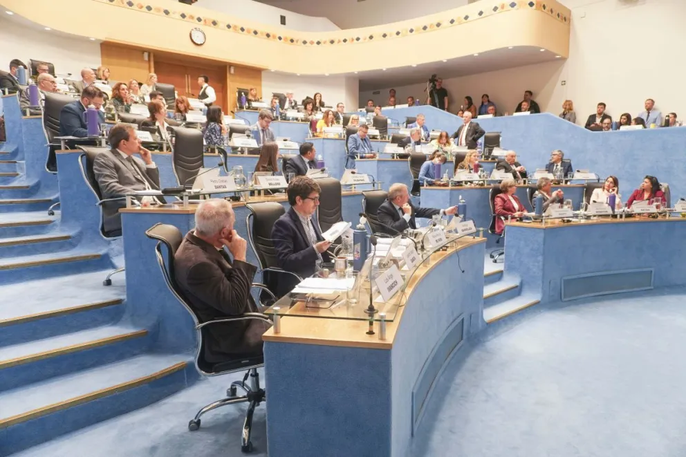 Primera mañana en el recinto: todo preparado para la apertura de la sesión que definirá proyectos clave para la provincia. Foto: Archivo de NoticiasNet.