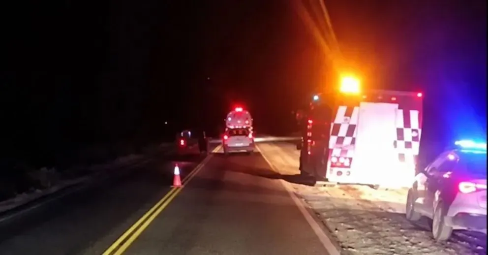 El operativo desplegado sobre la Ruta 22 tras el fatal siniestro ocurrido en Río Colorado. Foto: gentileza
