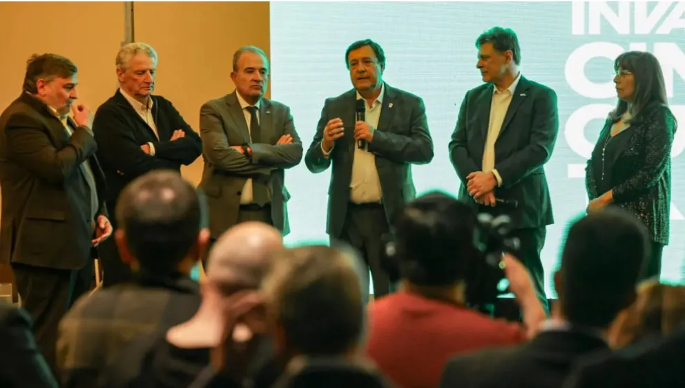 El gobernador de Río Negro, Alberto Weretilneck, estuvo junto al vicegobernador acompañando a Invap en sus 50 aniversario. Foto: gentileza 