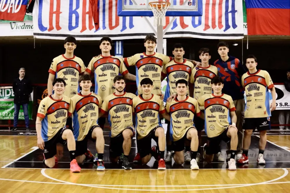 El plantel U21de Deportivo Viedma buscará el podio en casa. Foto gentileza prensa Depo Viedma.