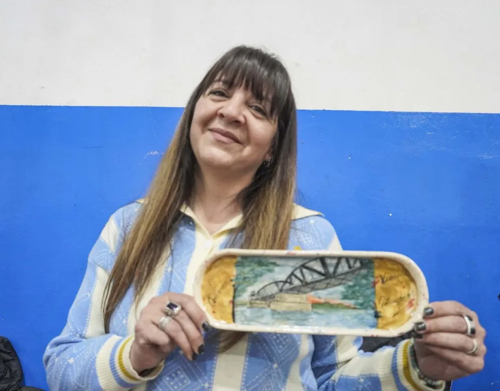 Gabriela Herrera recorre las ferias de la Comarca con su emprendimiento. Fotos Vanesa Schwemmler para NoticiasNet.