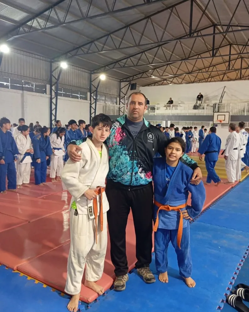 Con 11 años, Agustín Bolgniessi y Emma Pichimil representarán a la Argentina en México. Foto gentileza.
