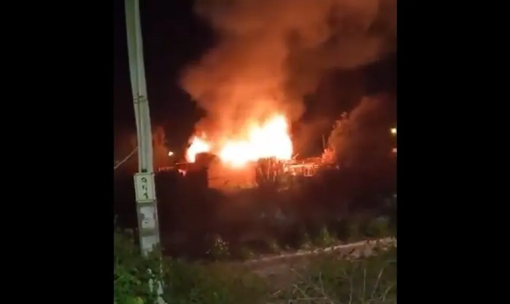 Las llamas destruyeron por completo el inmueble y todo su interior. Foto gentileza.