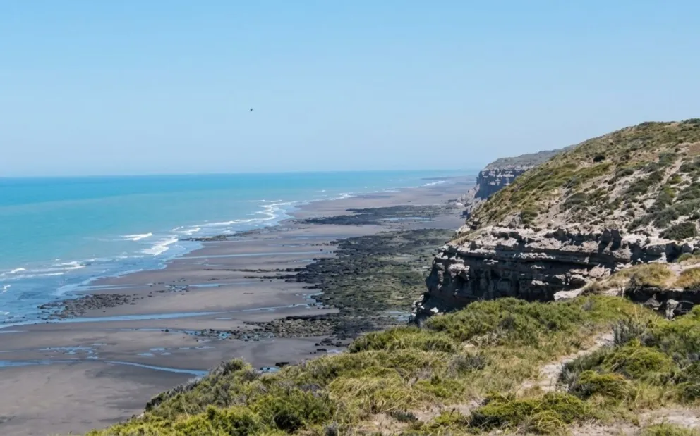 Veda preventiva para extrar moluscos en Pozo Salado, tras análisis comprometedores de toxinas paralizantes, a cargo de la Unidad Regional de Epidemiología y Salud Ambiental (Uresa). Foto: Gobierno de Río Negro. 