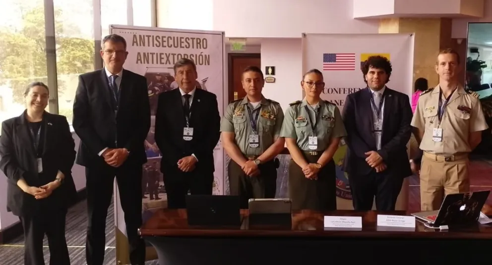 Representantes de Argentina, Colombia y Estados Unidos en Guatemala, tras acordar los nuevos lineamientos de capacitación táctica e investigativa. Foto: Gentileza. 