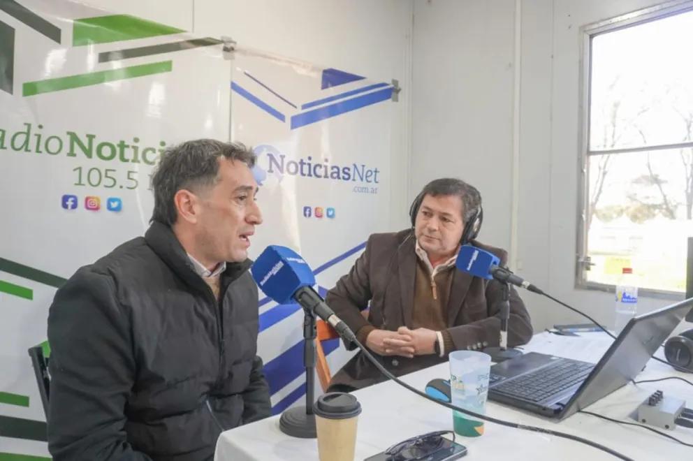 El jefe comunal en los estudios de la Sociedad Rural de Viedma donde estuvo Radio Noticias. Foto Vanesa Schwemmler para NoticiasNet.