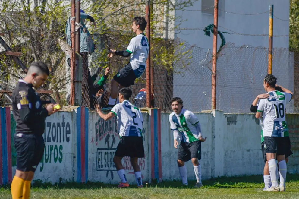 Se cortan en lo más alto a mitad de campeoanto. Foto: Emanuel Mirenghi.