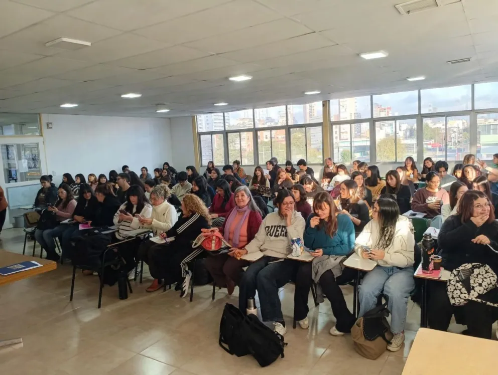  La charla fue en el CURZAS-UNCo, y trató, entre otros temas, los desafíos que plantean las nuevas formas de subjetividad. Gentileza.
