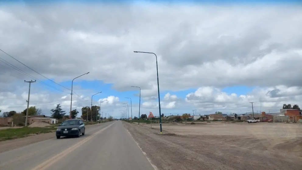   Los trabajos ya avanzan sobre distintos sectores del recorrido comprendido entre calle Castelli y la ruta Nacional 3. Foto Vanesa Shwemmler.