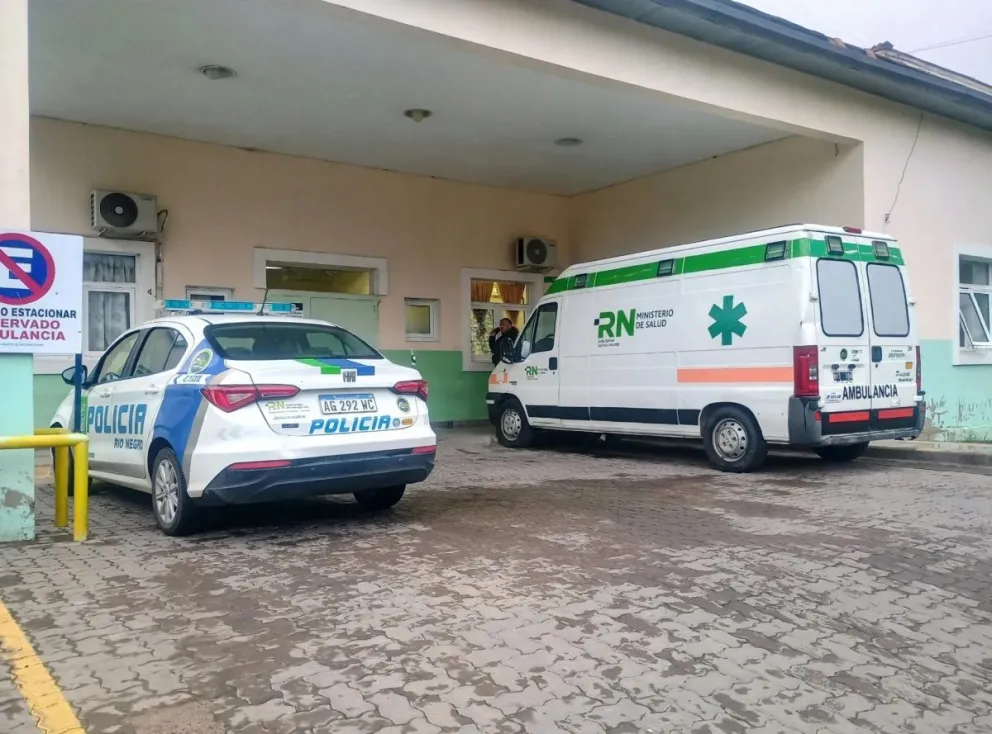 Rescate de una mujer que se intentó lanzar al río Negro, en la costanera de Viedma. Foto: Archivo NoticiasNet. 