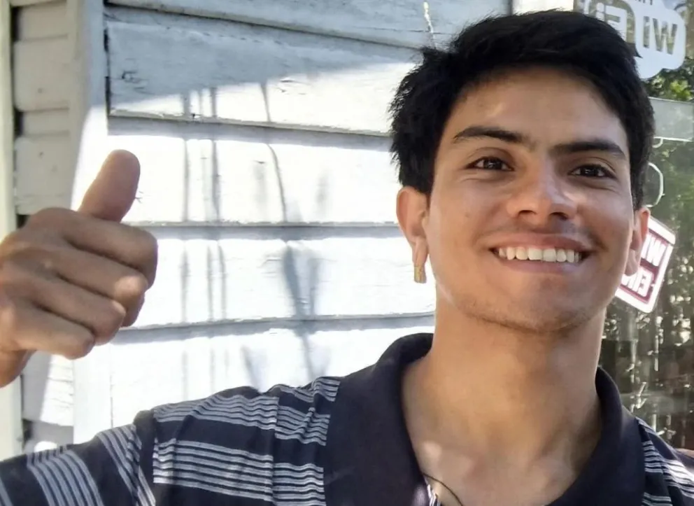 Jonathan Lagos logró comunicarse con su familia a través de videollamada y les dijo que estaba bien. 