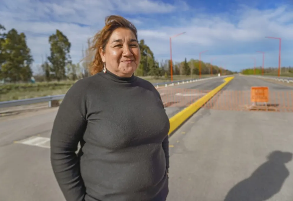 La titular de Fuerte San Javier sobre la traza que acerca a la localidad a nuevas inversiones. Fotos Vanesa Schwemmler para NoticiasNet.