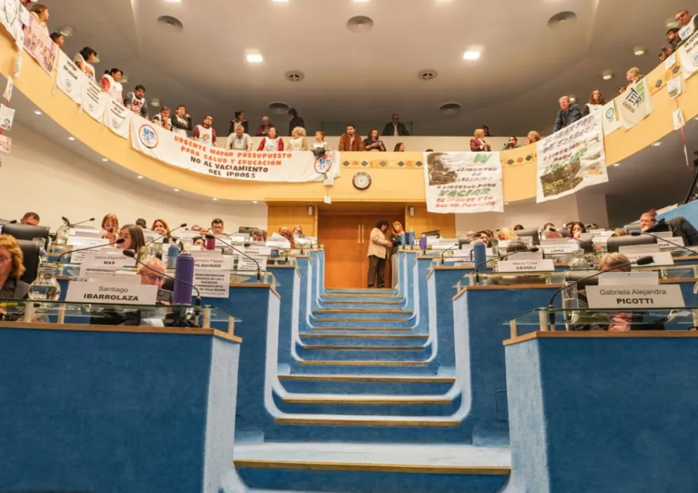 La medida alcanza tanto a empleados activos como a pasivos, permitiendo el traspaso de su cobertura médica y la de su grupo familiar. Foto: Vanesa Schwemmler, para NoticiasNet.