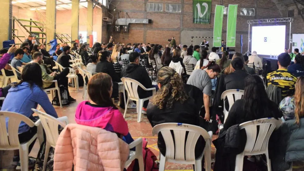 Profesores de educación física, técnicos y atletas participan en la capital rionegrina de una intensa instancia de aprendizaje impulsada por la Secretaría de Deporte. Fotos: Gentileza.