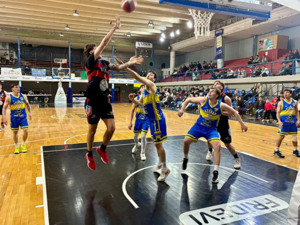 El duelo histórico quedó en manos de los viedmenses. Foto: prensa DV.