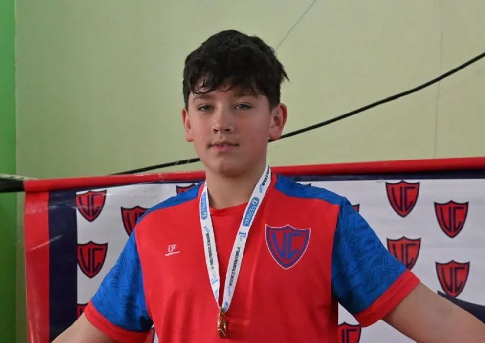 Reconocimiento al esfuerzo para Tiziano Ponce. Fotos: Prensa VC.