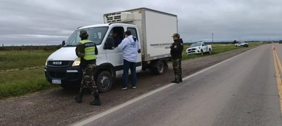 El operativo realizado finalizó con el secuestro de alimentos. Fotos gentileza. 