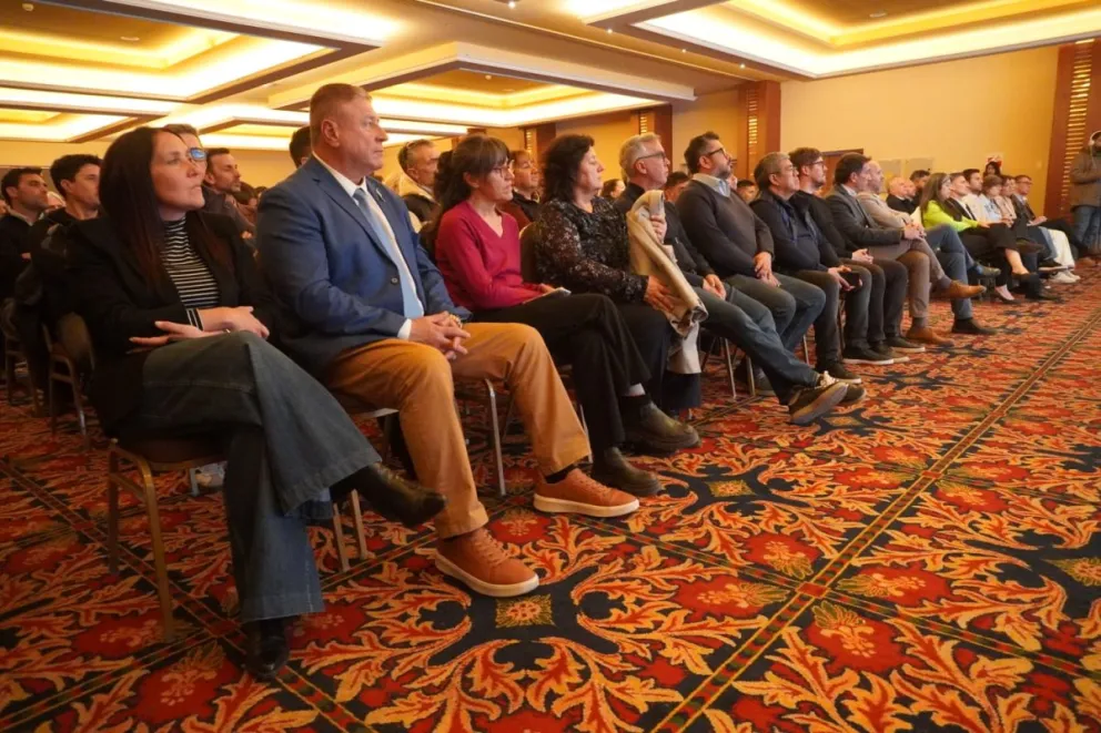 Representantes del sector público y privado se reunieron para activar las exigencias de mano de obra regional ante los nuevos proyectos energéticos. Foto: Vanesa Schwemmler para NoticiasNet.