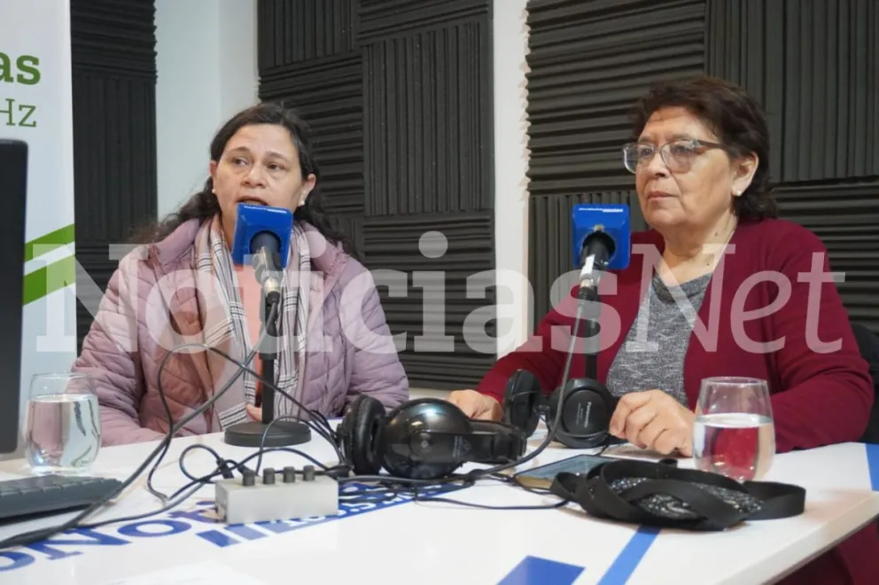 A la izquierda María del Carmen Edelman y a la derecha una eminencia de la radio, Sandra Calvo. Ambas son voluntarias de la asociación Viedma Ayuda y Lucha Contra El Cáncer (Valcec), que estuvo al borde de desaparecer y fue rescatada. Fotos: NoticiasNet. 