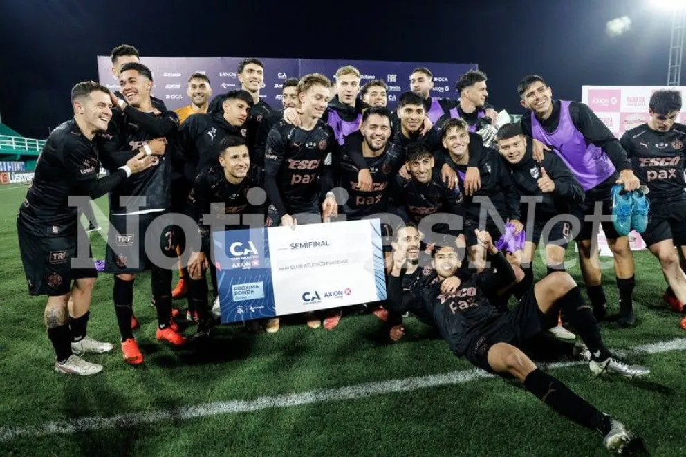 Platense sueña a lo grande y se metió en semifinales de la Copa Argentina por primera vez, con el viedmense Bruno Sepúlveda como parte del plantel. Fotos: Copa Argentina. 