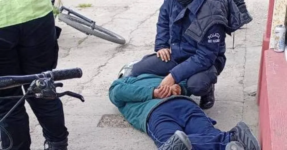 El hombre quedó detenido y puesto a disposición de la Justicia. Fotos: Taxistas en Movimiento