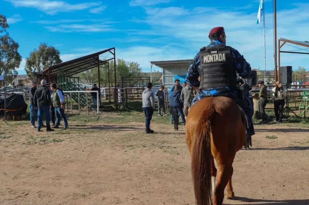 El gobernador hizo el anuncio en presencia de productores agropecuarios y autoridades del sector. (Foto: T. Domenicucci)