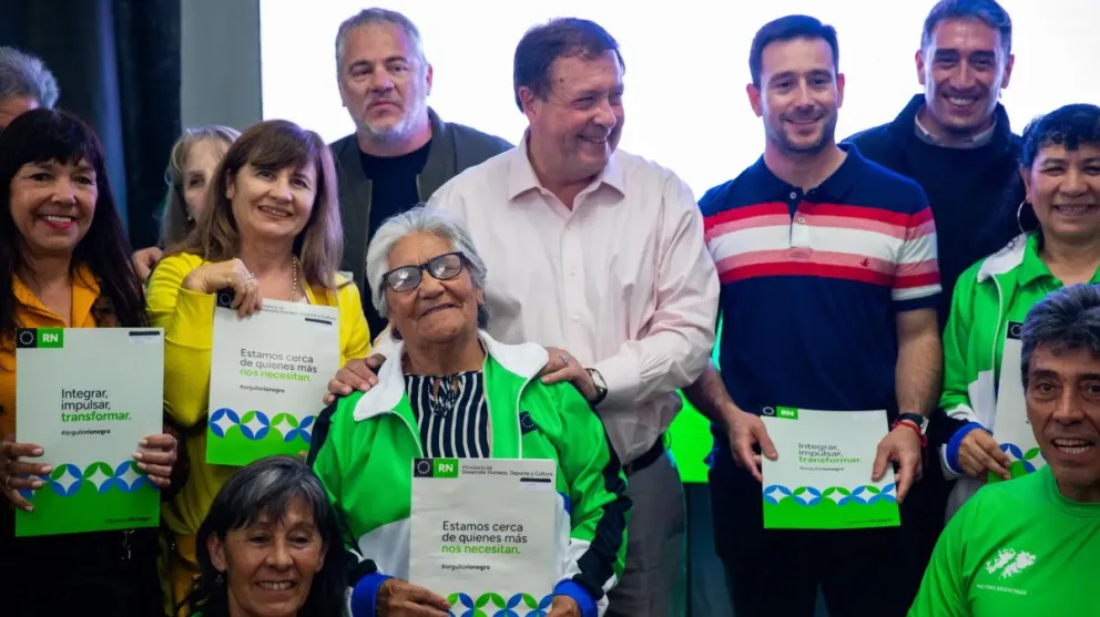 La Provincia vivió en Viedma una jornada de reconocimiento a aquellos que hacen el deporte y la cultura local. Foto: Gobierno de Río Negro.