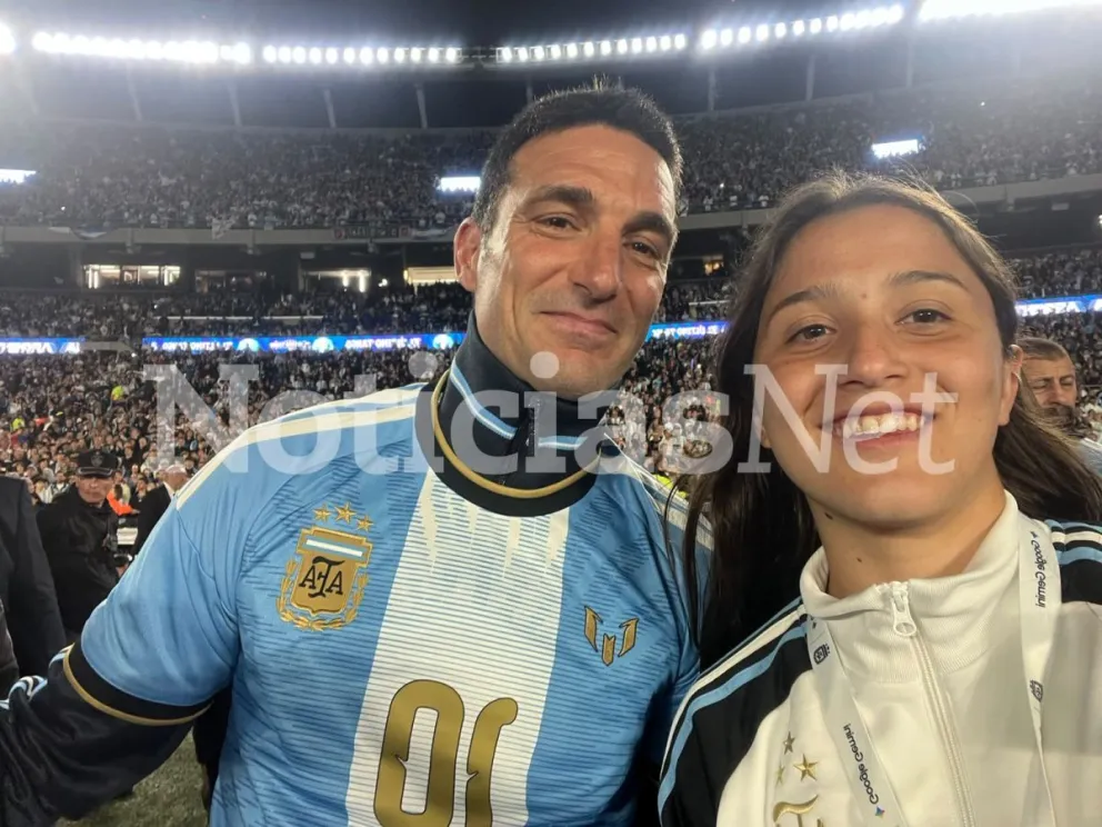 "Juani" fue la viedmense que vivió más de cerca esta noche inolvidable. Foto gentileza.
