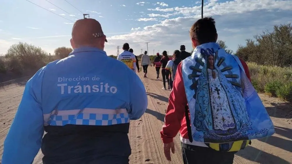 Poco a poco la caminata se va transformando en un evento esperado por los fieles católicos. Foto gentileza. 