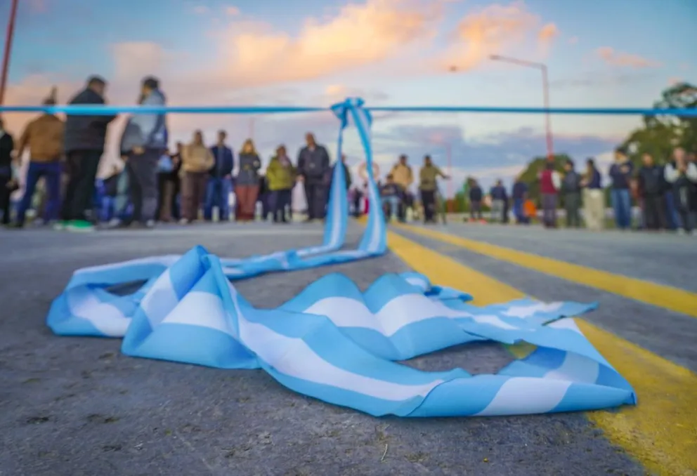 Una obra de más de 2,1 kilómetros que conecta a la localidad con la Ruta Nacional 3 y cumple una demanda de varias generaciones. Fotos: Vanesa Schwemmler