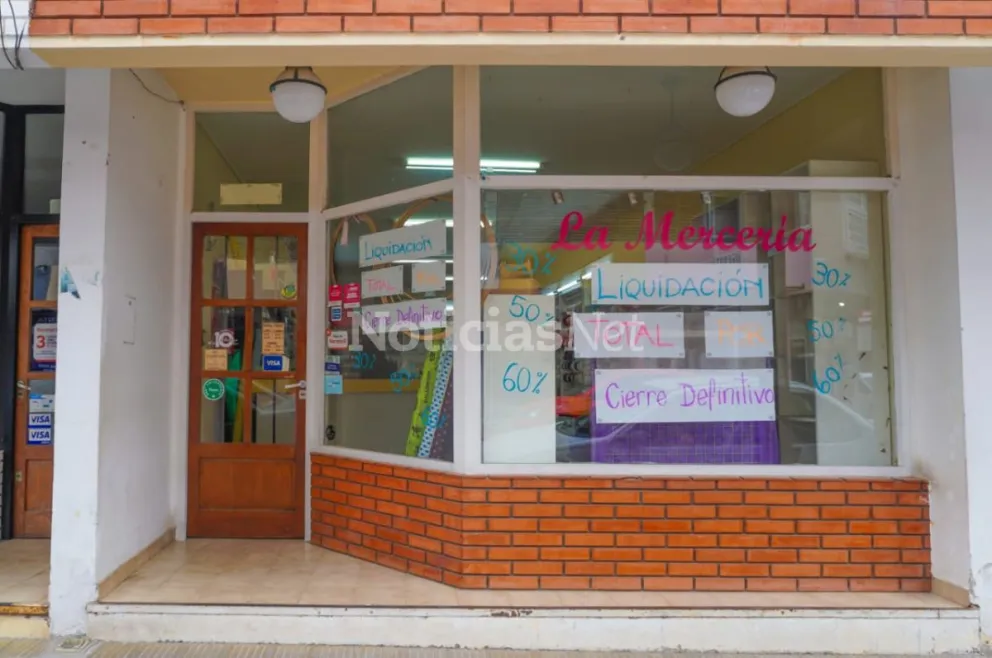 La Mercería, ubicada en la esquina de Saavedra y Sarmiento, dejará de existir tras 29 años en forma ininterrumpida. Foto Vanesa Schwemmler para NoticiasNet. 