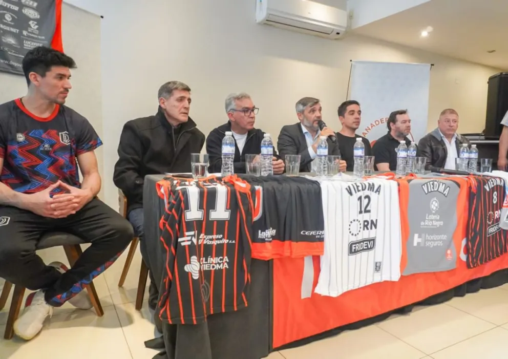 El equipo de la capital presentó oficialmente a su plantel antes del debut en Liga Argentina. Fotos: Vanesa Schwemmler. 