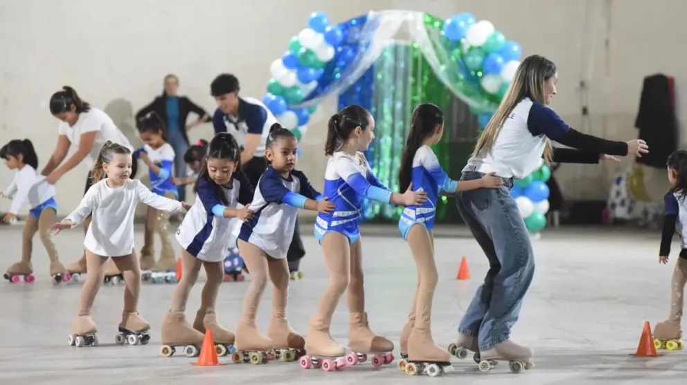 La institución brinda la posibilidad de practicar varios deportes en comunidad. Foto: Gobierno de Rio Negro.