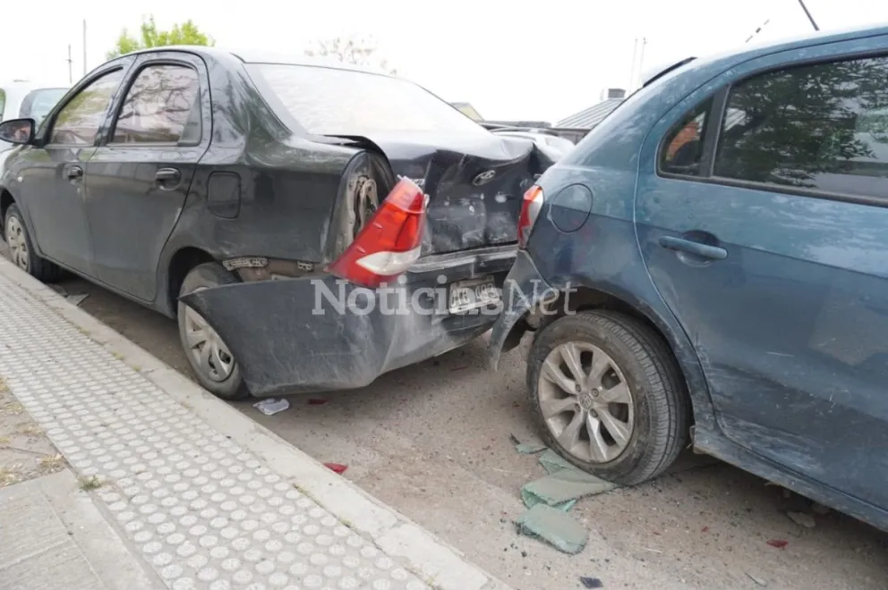 Seguidilla de choques en inmediaciones del supermercado de La Cooperativa Obrera de Viedma. Fotos: NoticiasNet. 