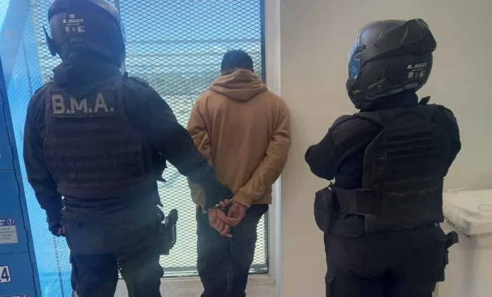 Robó carne en el supermercado de La Anónima de Las Grutas, horas después de ser detenido. 