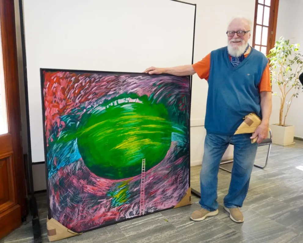 Inaugurará el 20 de octubre la muestra “El Universo de Juan”, que reúne pinturas, dibujos, ilustraciones y fotografías de libros del artista Juan Marchesi. Foto: Vanesa Schwemmler para NoticiasNet.