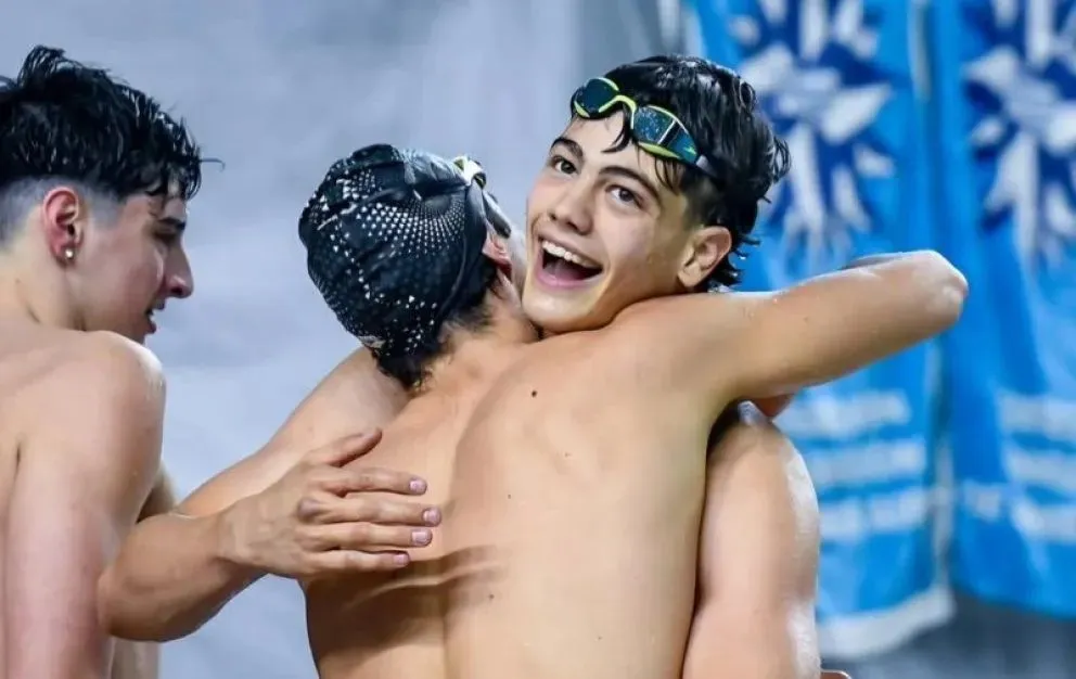 El nadador oriundo de Villa Regina estableció dos nuevas marcas nacionales en la categoría Cadetes en natación. Fotos: gentileza