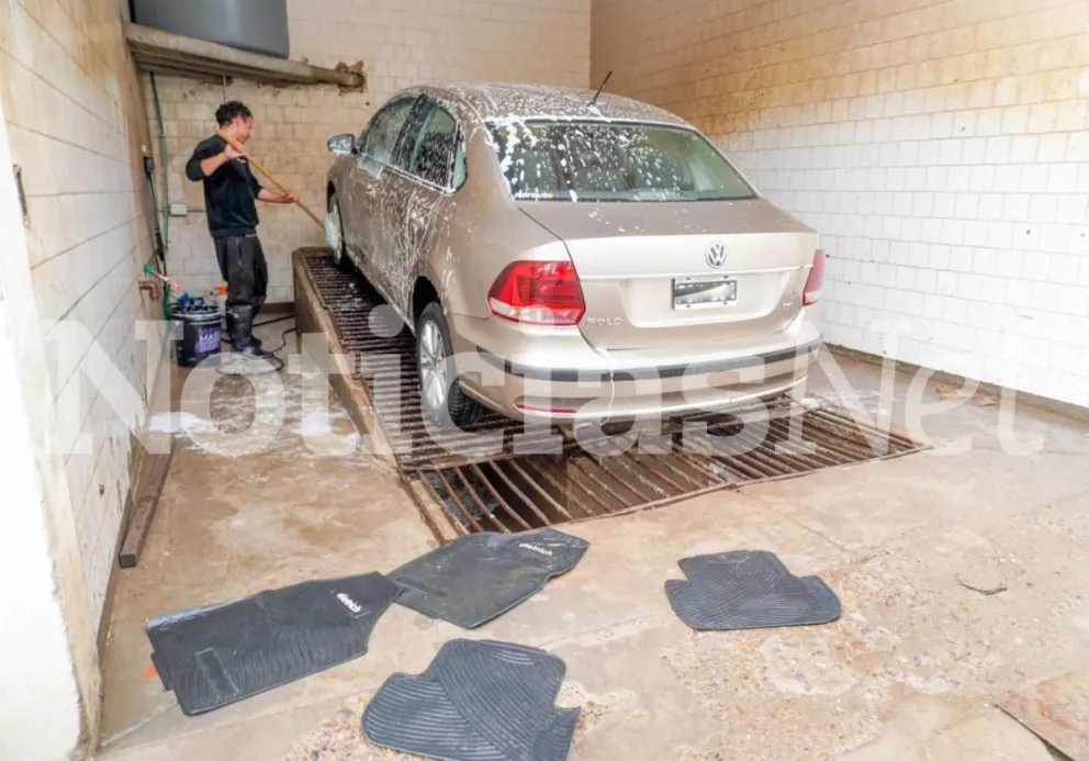 El cambio en los hábitos de los conductores redefine el mapa comercial de la Comarca. Un lavado por $50 mil y una camioneta por $90 mil: así cambia el negocio. Fotos Vanesa Schwemmler para NoticiasNet.