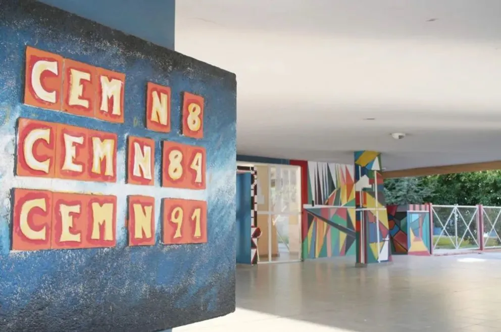 En el edificio funcionan tres instituciones distintas, por lo que concurren alrededor de 500 estudiantes en forma permanente. Foto archivo NoticiasNet. 