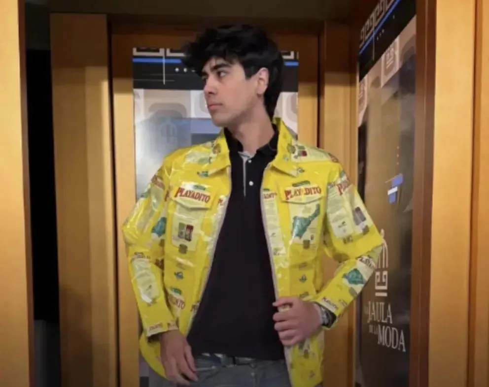 Esteban Geldres volvió viral por sus prendas confeccionadas con materiales reutilizados y cuyo trabajo llegó a la Semana de la Moda de Milán. Foto: gentileza.