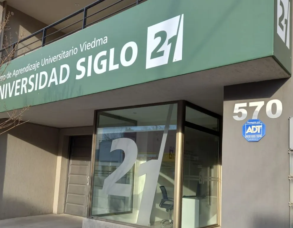 Clases de modalidad de educación a distancia en Álvaro Barros 570. Foto gentileza.
